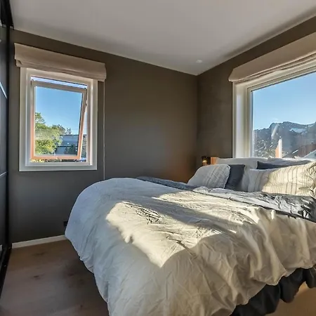 Апартаменты Lofoten Oceanfront Panoramic *